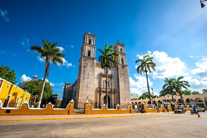 Guided Tour to Chichén Itzá and Cenote and Valladolid with Lunch
