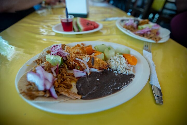 Guided Tour to Chichén Itzá and Cenote and Valladolid with Lunch