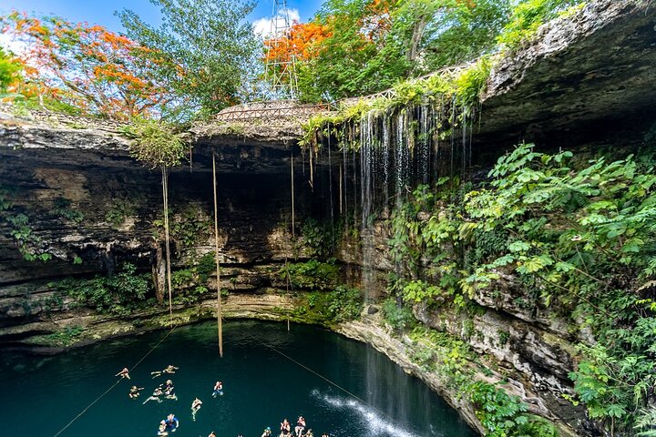 Guided Tour to Chichén Itzá and Cenote and Valladolid with Lunch