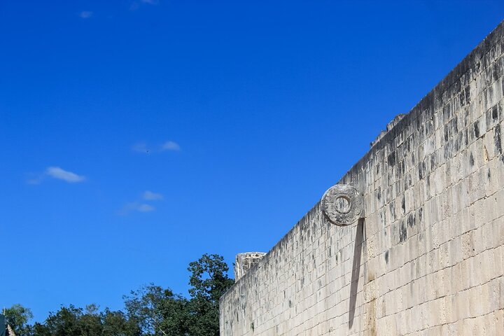 Guided Tour to Chichén Itzá and Cenote and Valladolid with Lunch