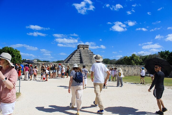 Guided Tour to Chichén Itzá and Cenote and Valladolid with Lunch