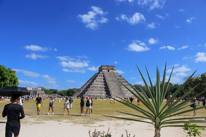 Guided Tour to Chichén Itzá and Cenote and Valladolid with Lunch