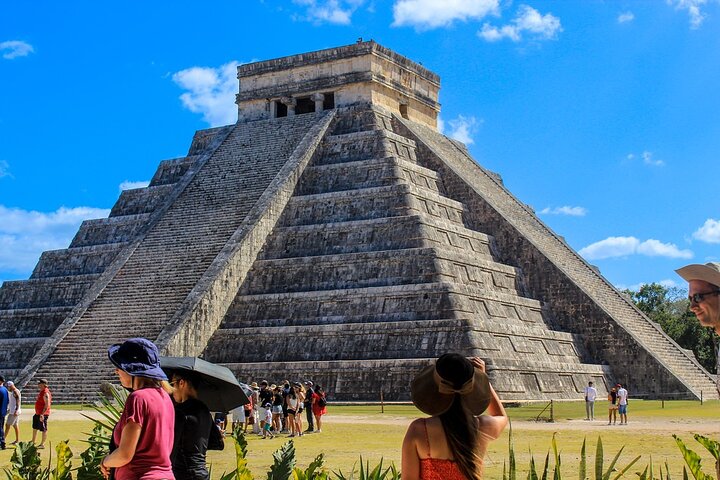 Guided Tour to Chichén Itzá and Cenote and Valladolid with Lunch