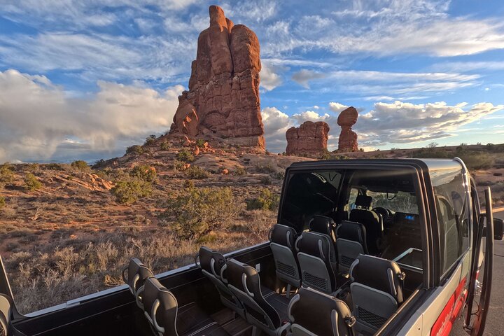 HIGHLY RATED Arches National Park Sightseeing Tour From Moab Utah