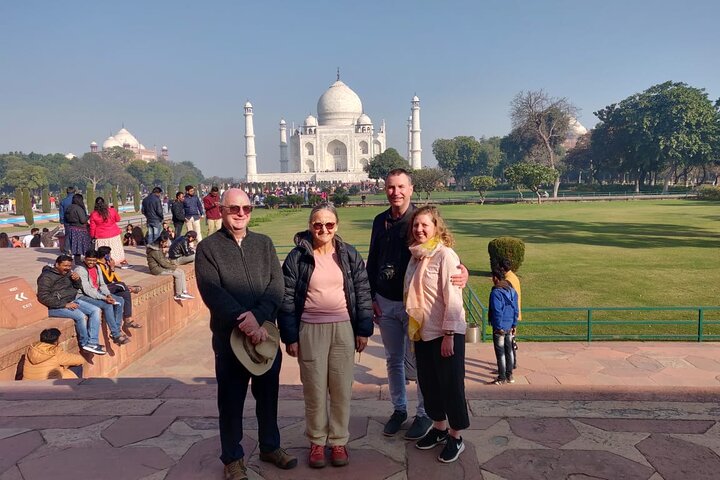 Private Sunrise Taj Mahal Tour from Delhi By Car -All inclusive
