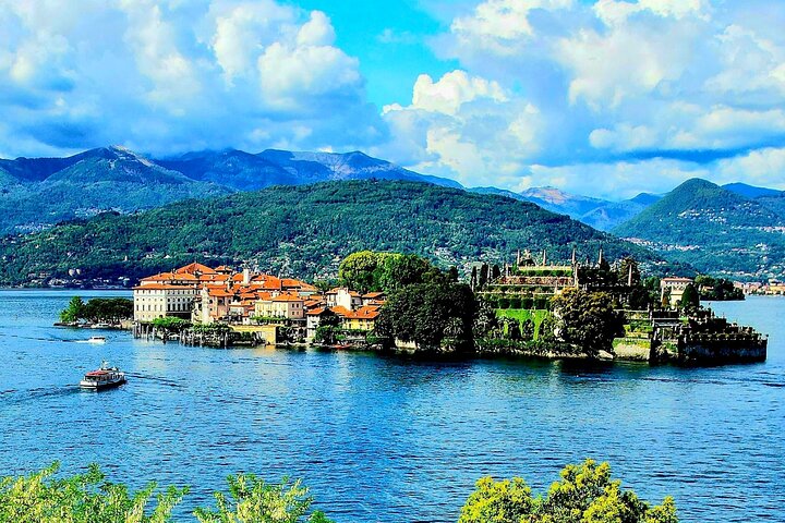 Stresa: Isola Pescatori and Isola Bella Hop-on Hop-off boat tour