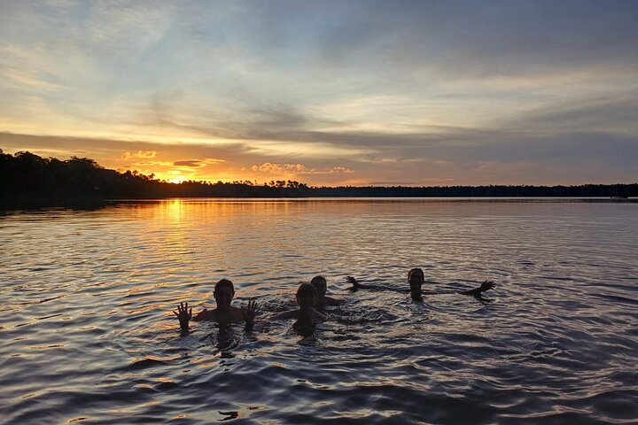 Tambopata. Sandoval lake and parrot clay lick, 3 days 2 nights