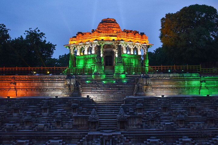 Easy Private Tour at Sun Temple and Rani Ki Vav by Car