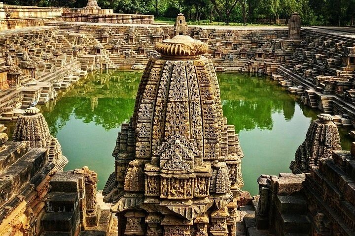 Easy Private Tour at Sun Temple and Rani Ki Vav by Car