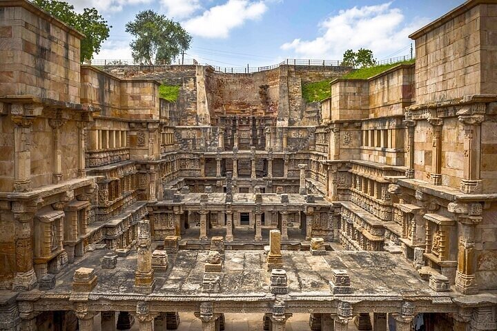 Easy Private Tour at Sun Temple and Rani Ki Vav by Car