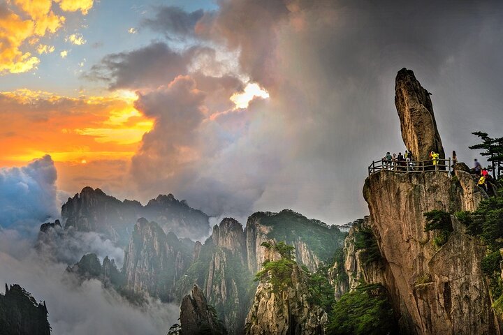 3-Day Yellow Mountains, Hongcun Village and Tunxi Ancient Street Private Tour