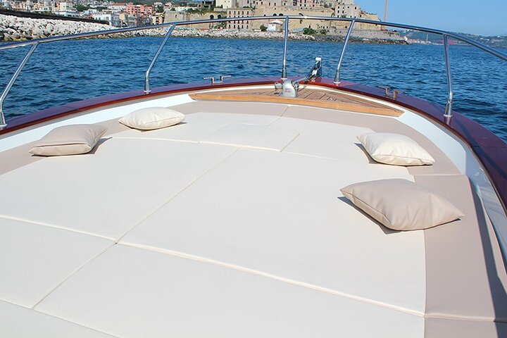 5h Day boat tour to discover Procida and/or Ischia Private