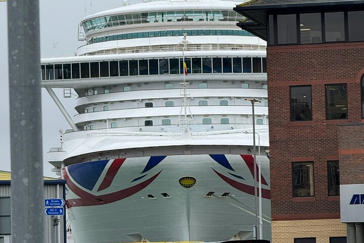 Private Transfer, Portsmouth to London, Direct or via Attractions