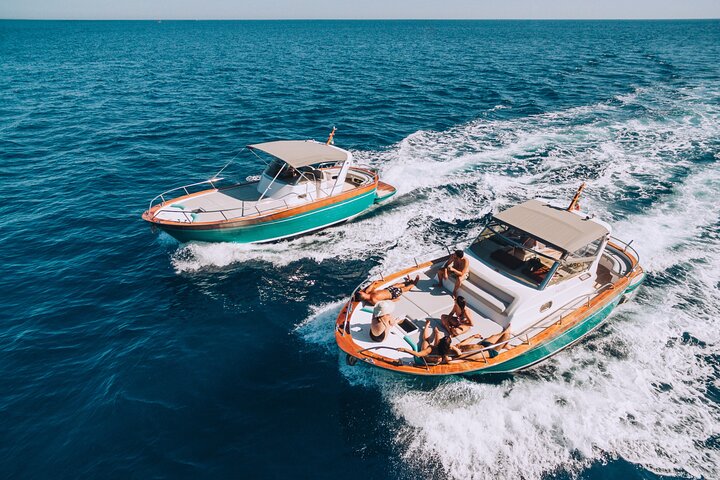 Procida Small Group Boat Tour from Ischia with Aperitif