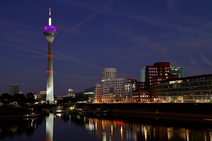 Dusseldorf Highlights Walking tour with A Guide