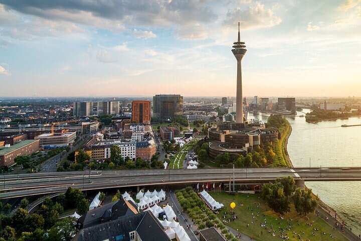 Dusseldorf Highlights Walking tour with A Guide
