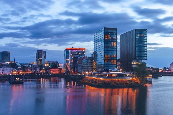 Dusseldorf Highlights Walking tour with A Guide