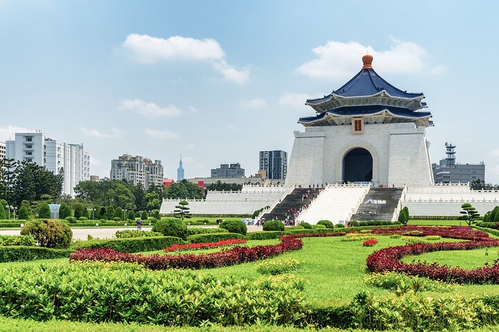 Keelung Shore Excursions: Private 6-Hour Taipei City Adventure!