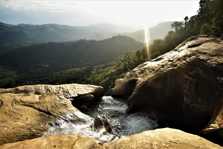 Diyaluma Waterfall and Natural Pool Bath With Lunch
