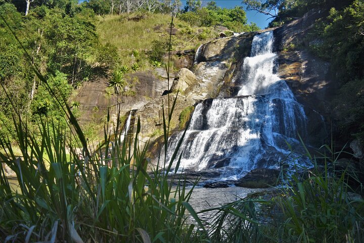 Diyaluma Waterfall and Natural Pool Bath With Lunch