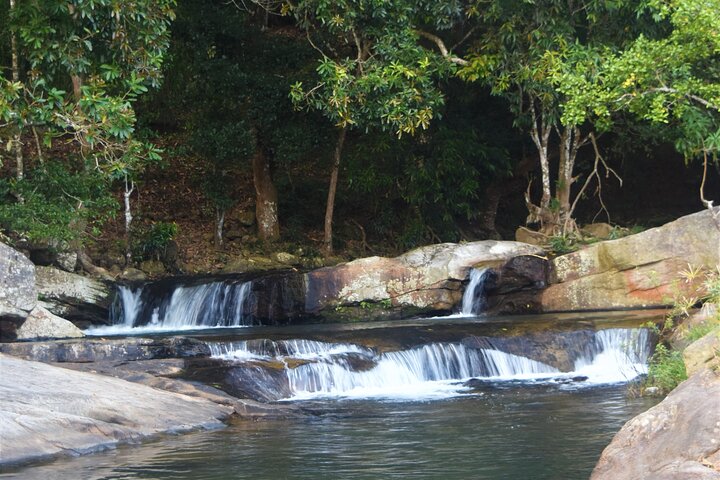 Diyaluma Waterfall and Natural Pool Bath With Lunch