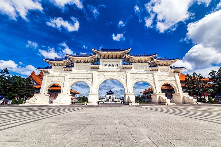 Keelung Shore Excursions: Private 6-Hour Taipei City Adventure!