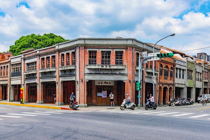 Keelung Shore Excursions: Private 6-Hour Taipei City Adventure!