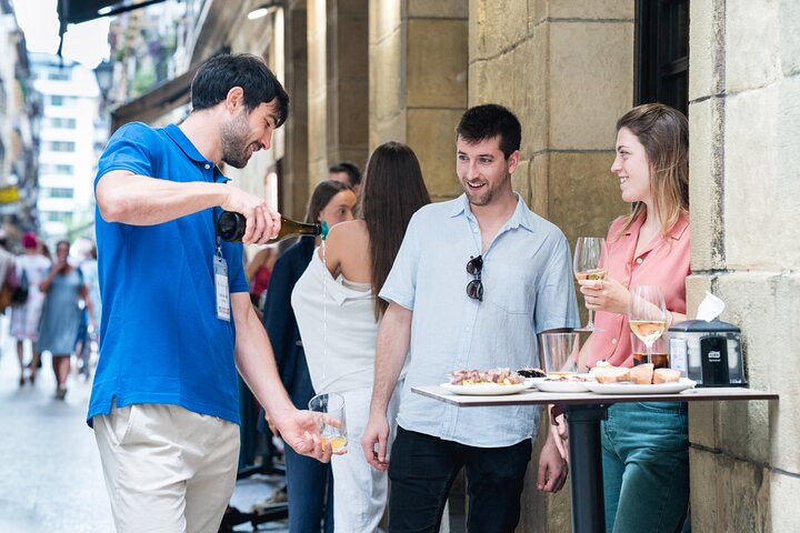 Pintxo tour and D.O wines in San Sebastian
