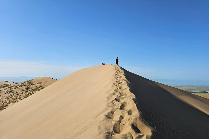 1-2 Days Singing dunes & Aktau mountains grouptour to Altyn Emel