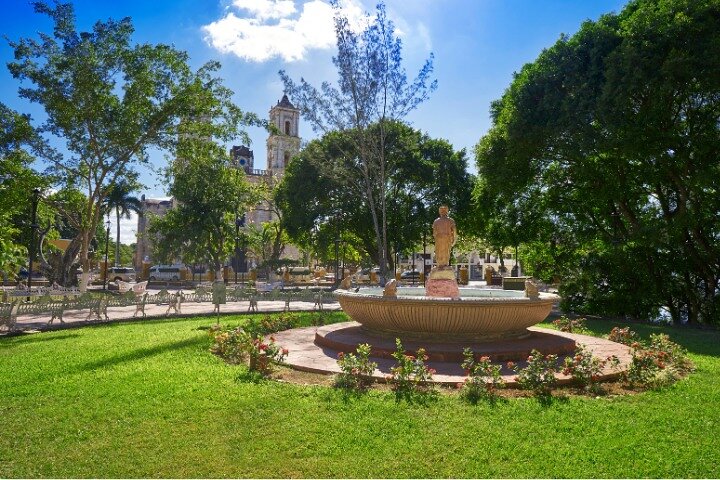 Chichen Itza, Cenote, and Valladolid Tour