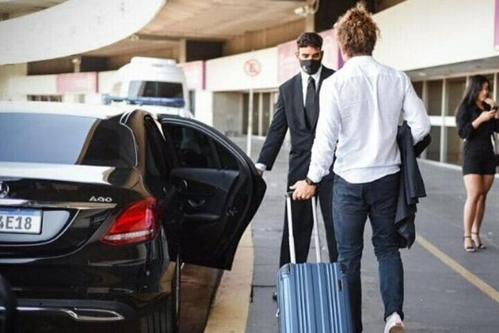 Private One-Way Transfer from Glasgow Int. Airport to Glasgow