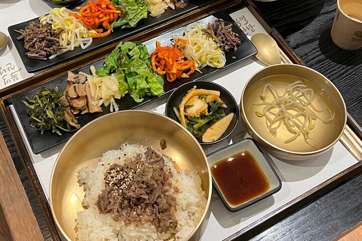 Small Group Seoul Highlight Tour opt. Hanbok & Tea Ceremony