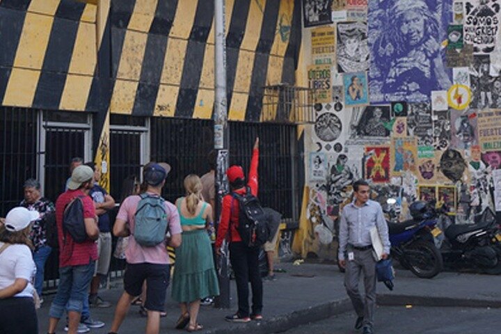 Historical Shared Tour Salsa, Graffiti & Resistance in Cali