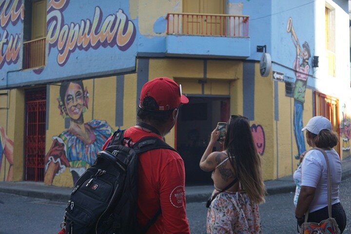 Historical Shared Tour Salsa, Graffiti & Resistance in Cali