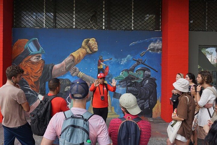 Historical Shared Tour Salsa, Graffiti & Resistance in Cali