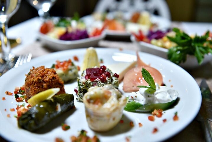 İstanbul Mega Lüfer Dinner Cruise Bosphorus and Show - Pvt. Table