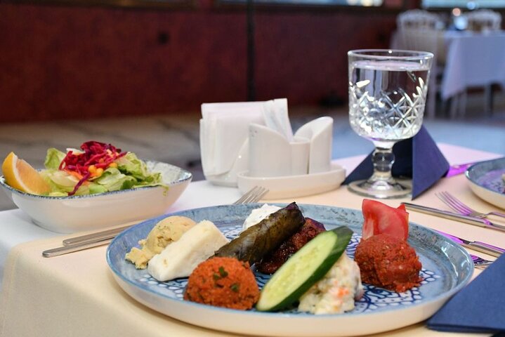 İstanbul Mega Lüfer Dinner Cruise Bosphorus and Show - Pvt. Table