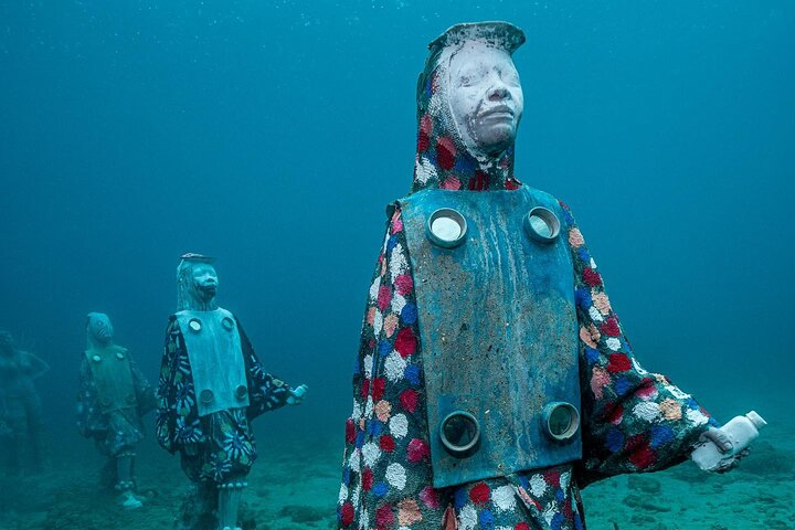 4-hour snorkel cruise to Underwater Sculptures with boat dogs