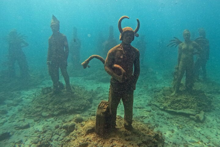 4-hour snorkel cruise to Underwater Sculptures with boat dogs