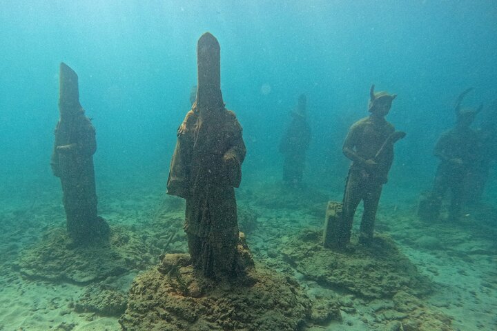 4-hour snorkel cruise to Underwater Sculptures with boat dogs