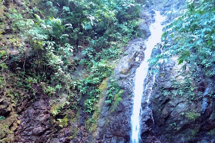 Hike 10 waterfalls in Jaco lunch included