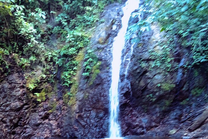 Hike 10 waterfalls in Jaco lunch included