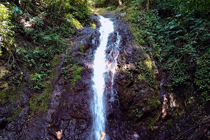 Hike 10 waterfalls in Jaco lunch included