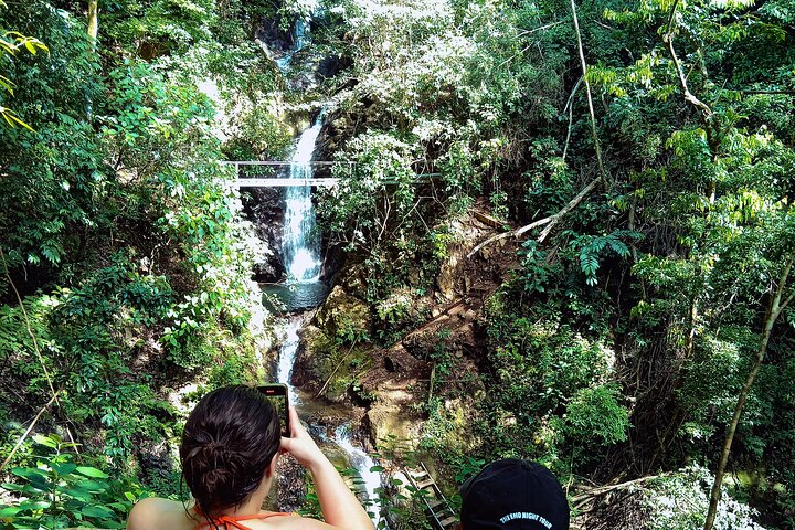 Hike 10 waterfalls in Jaco lunch included