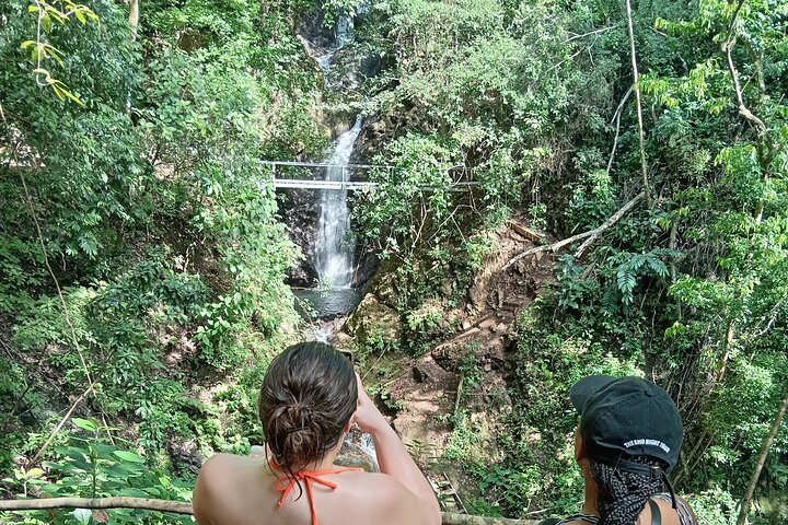 Hike 10 waterfalls in Jaco lunch included