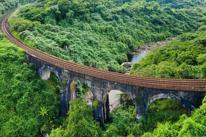 Scenic Heritage Train Transfer: Hue to Da Nang or Da Nang to Hue