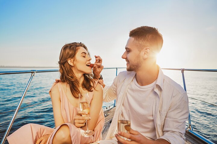 Albufeira: 3 Hours Benagil Caves & Coastline Tour - "Unwind"