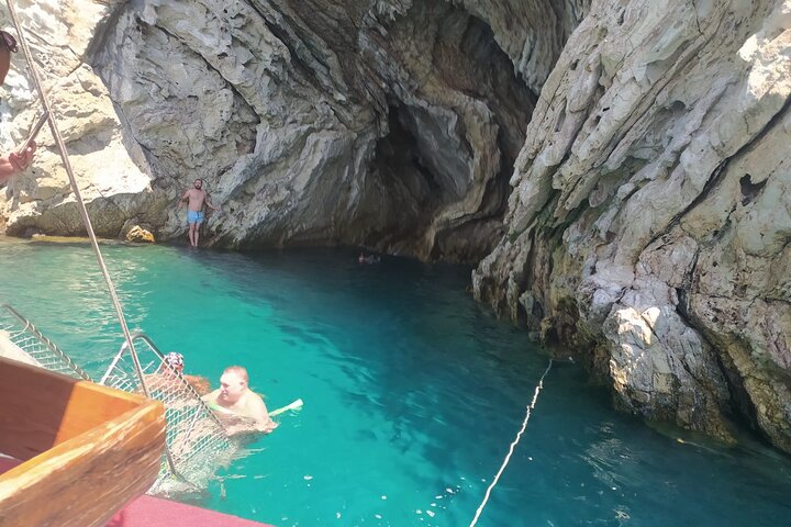 Marmaris and Icmeler Private Full-Day Boat Trip with Lunch