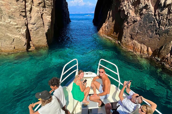 Friendly discovery of Scandola Calanques de Piana and meal stop at Girolata