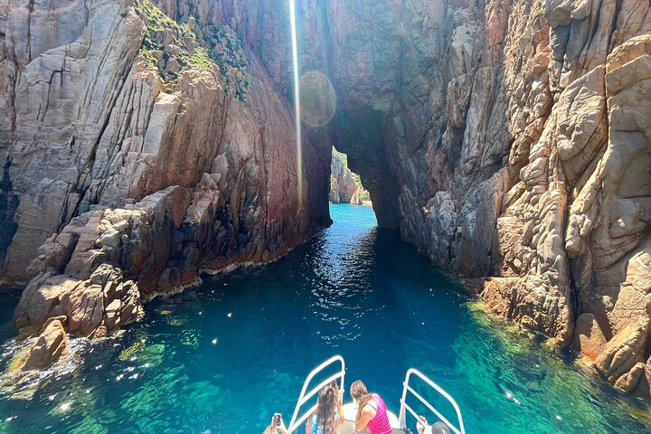 Afternoon in Scandola and coves of Piana with stop in Girolata